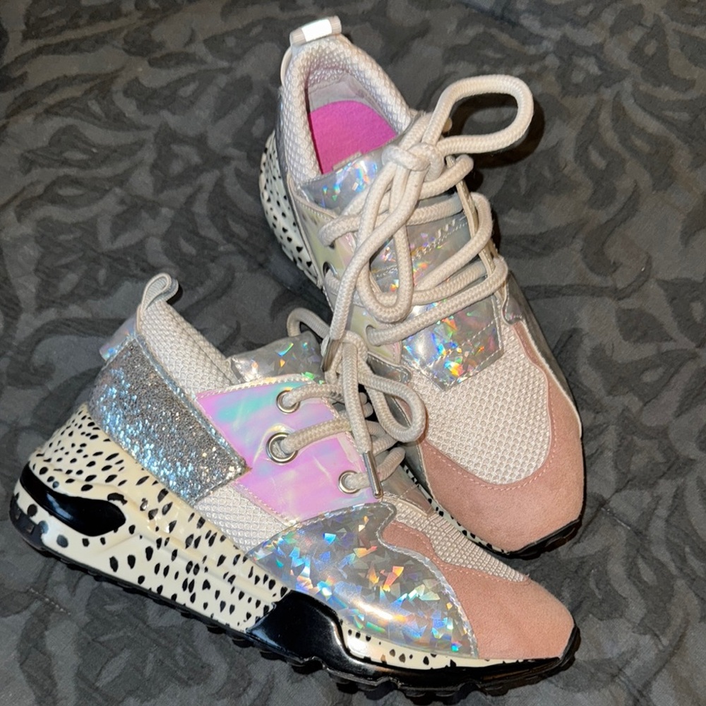 Steve Madden JCLIFF Sneakers. Sz 3(big girl)